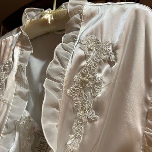 Brand new with tags white penoir set.